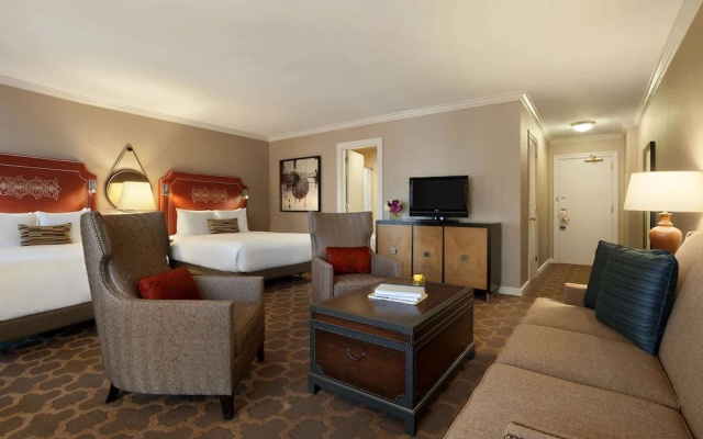 Quadruple Junior Suite with city view
