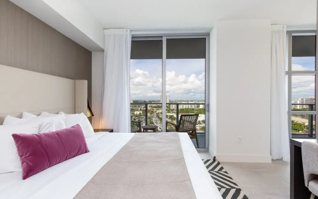 3 Bedrooms Luxury Suite with bay view