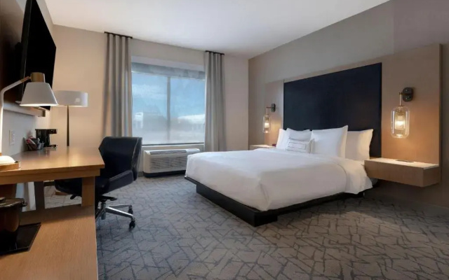 Standard room with city view