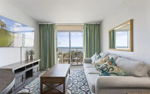2 Bedrooms Standard Family room with balcony and oceanfront