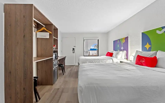 Sextuple Junior Suite