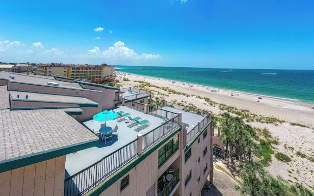 2 Bedrooms Standard Penthouse room with balcony