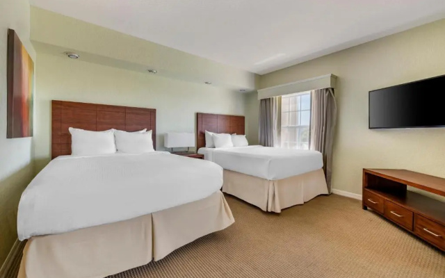 2 Bedrooms Suite with golf view