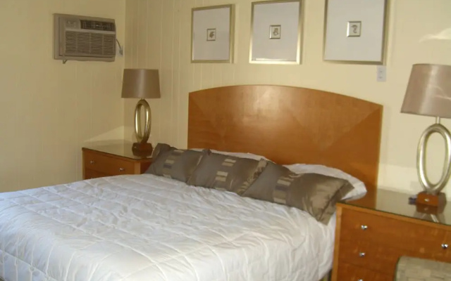 Deluxe room with pool view