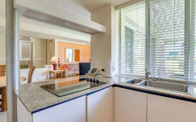 2 Bedrooms Villa with garden view