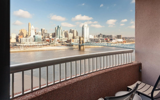 3 Bedrooms Presidential Suite with balcony and with river view