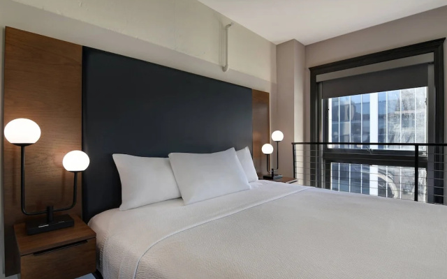 Suite with city view