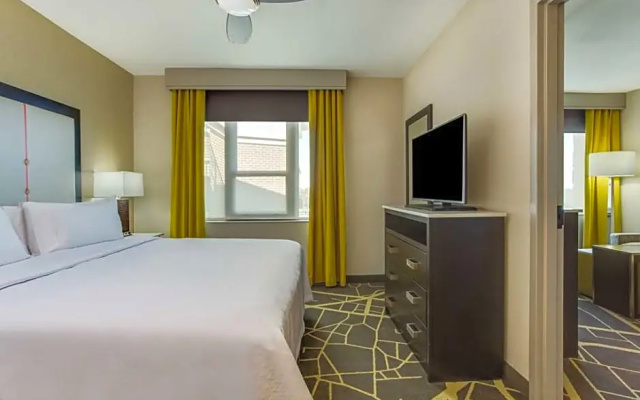 1 Bedroom Double Suite with courtyard view