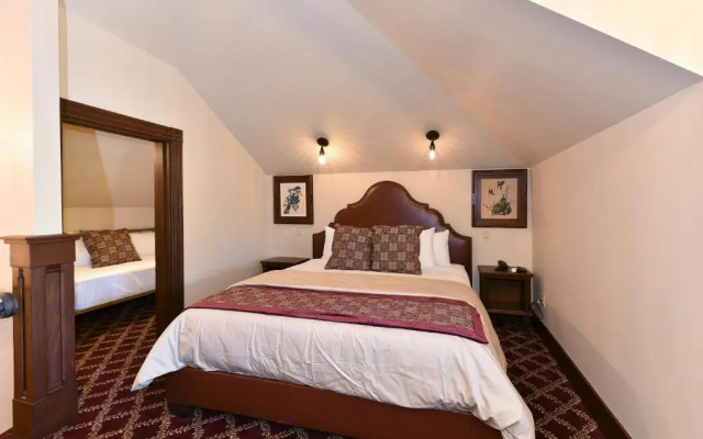 Deluxe Suite