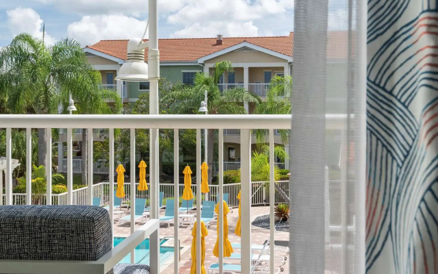 Suite with balcony and with pool view