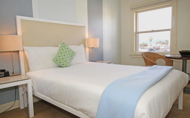 Standard room with partial ocean view