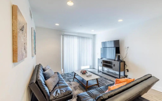 3 Bedrooms Apartment