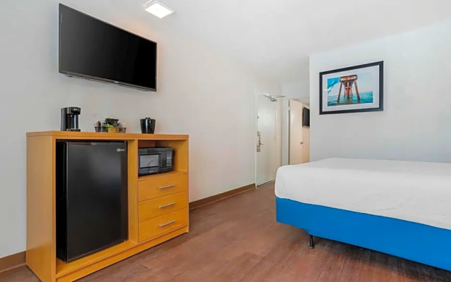 2 Bedrooms Double Suite with balcony and with pool view