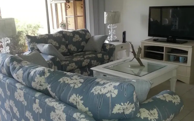 2 Bedrooms Comfort room with view