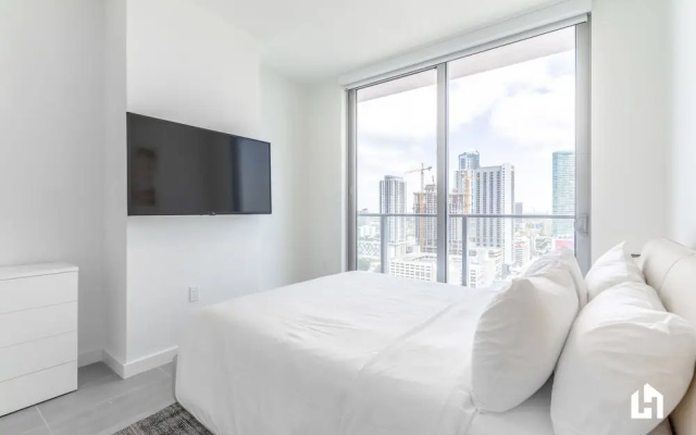 2 Bedrooms Classic Apartment with balcony and with city view