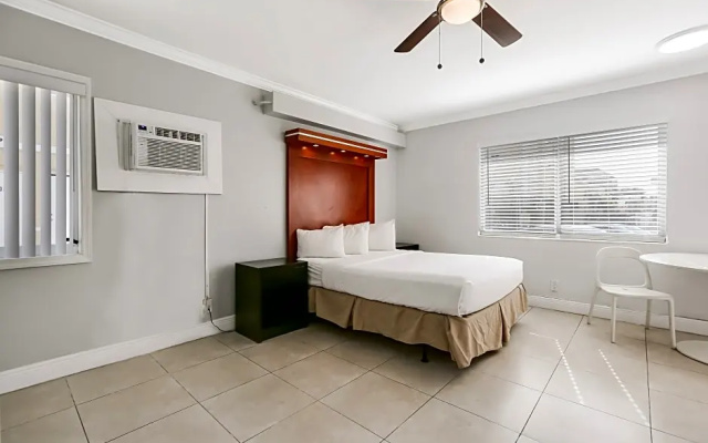 Standard Double room with pool view