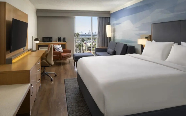Standard room with balcony and with harbour view