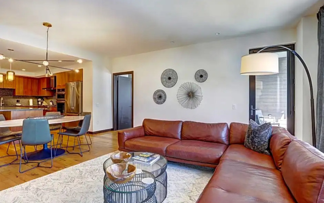 2 Bedrooms Apartment
