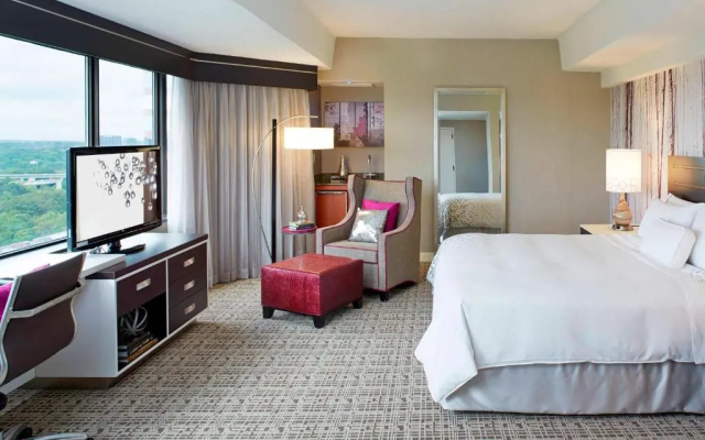 Executive Double Club room with park view