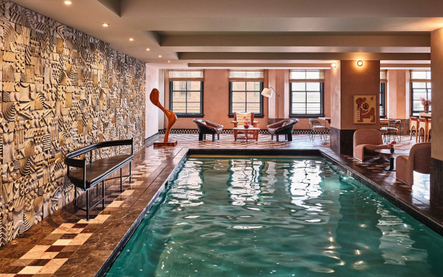 Pool Suite