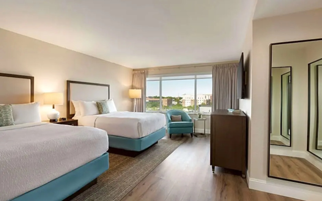 1 Bedroom Twin Suite with historic city view
