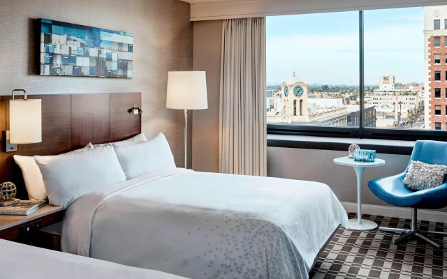 Standard Double Club room with city view