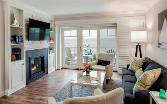 2 Bedrooms Villa with water view