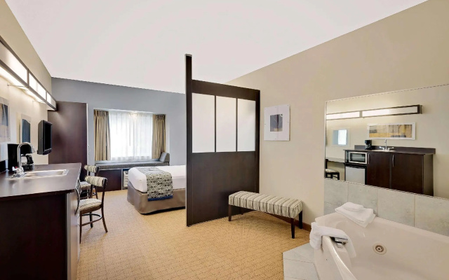 Deluxe Double Studio Suite