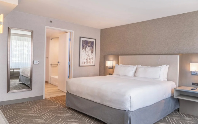1 Bedroom Suite with lake view