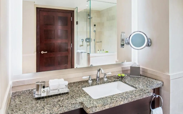 Classic Corner Double room with Fort Point Channel View