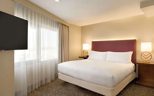 Mobility Accessible with Roll-In Shower Double Studio Suite