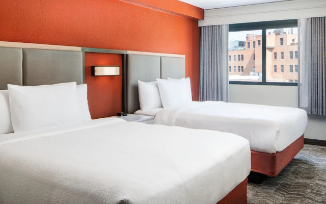 Suite with city view