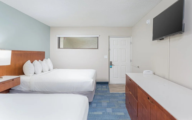2 Bedrooms Standard Quadruple room with balcony and beachfront