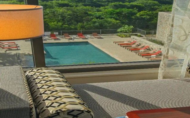 Standard Double Club room with view