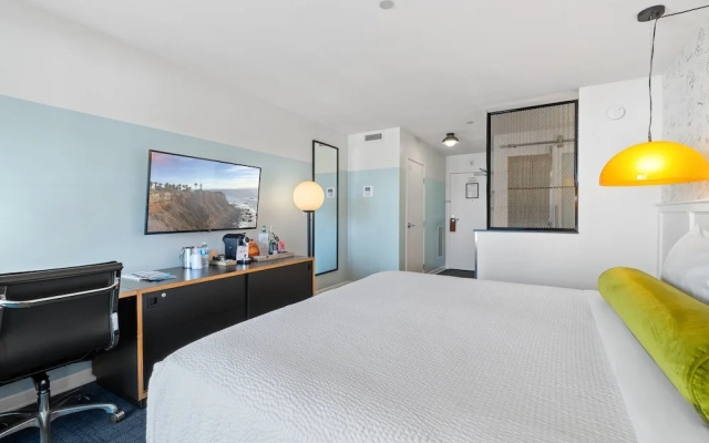 Double room with city view