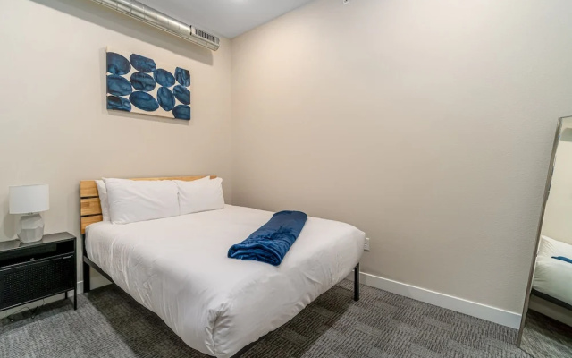 2 Bedrooms Apartment