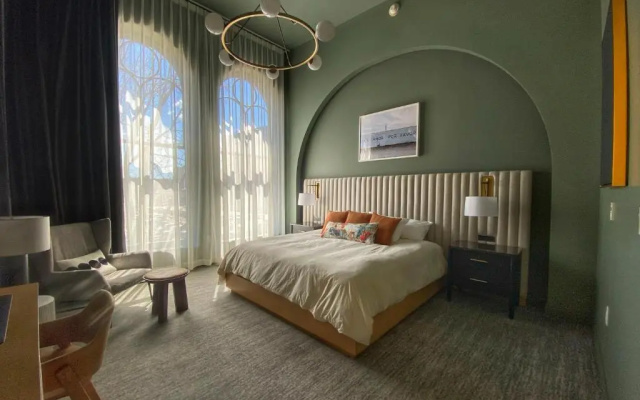 Deluxe Suite