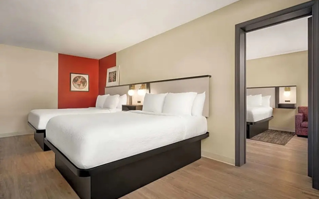 Sextuple Family Suite