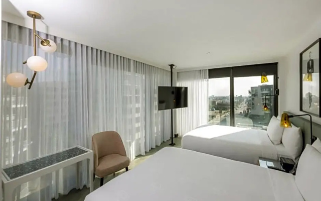 Hollywood Quadruple room