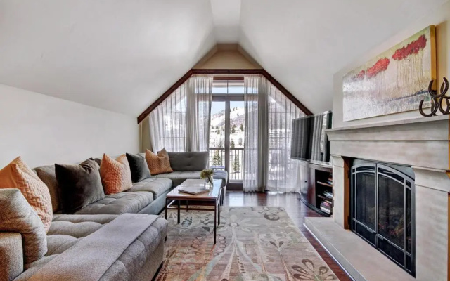 4 Bedrooms Apartment