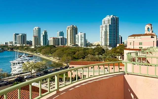 1 Bedroom Superior Double Suite with bay view