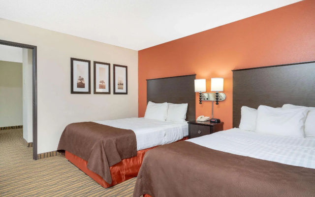 Deluxe Quadruple Suite