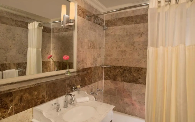 1 Bedroom On the Avenue Double Suite
