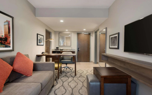 2-room Premium Hearing Accessible Quadruple Suite