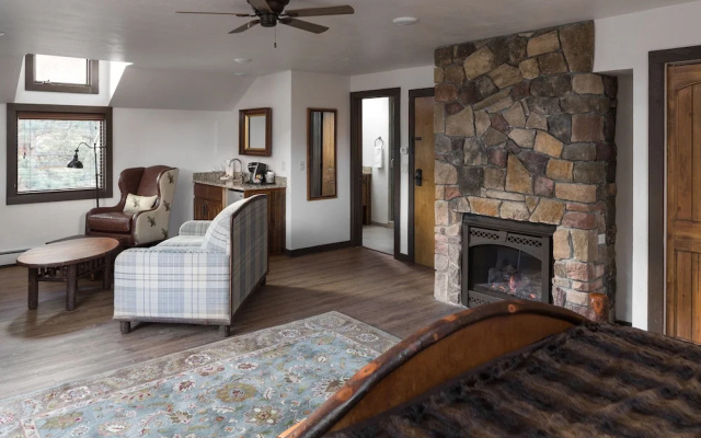 Suite with balcony and with river view