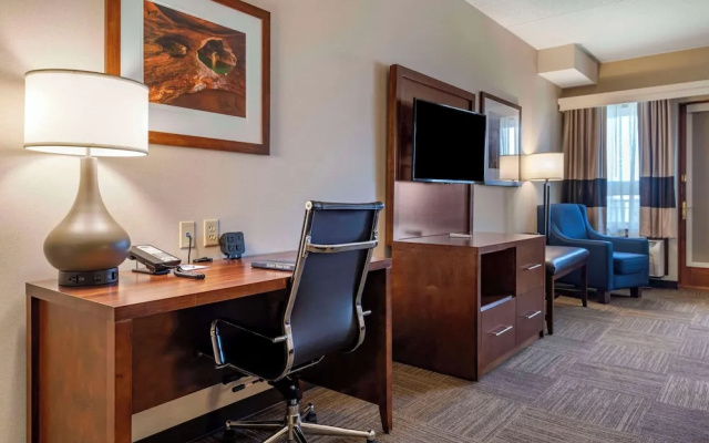 Deluxe Double Basement Suite with lake view