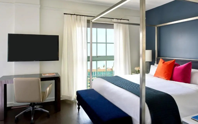 Double room with city view