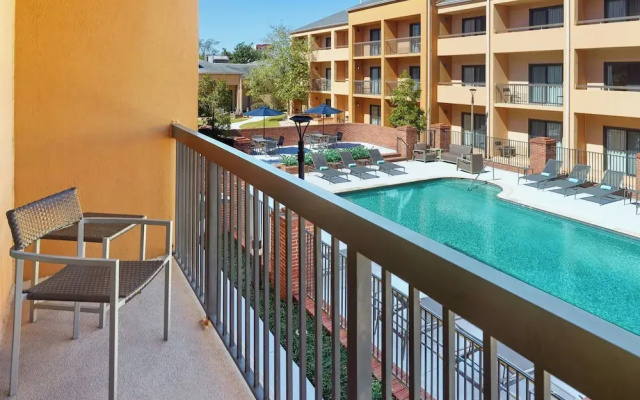 Standard Quadruple room with courtyard view