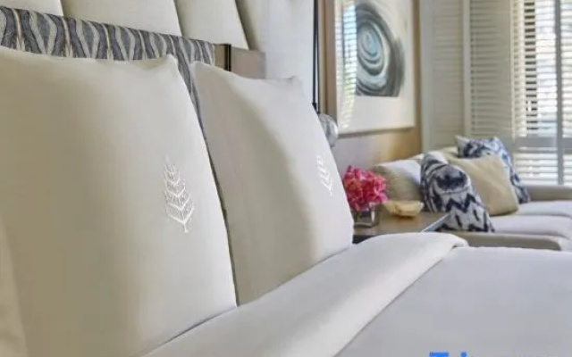 Deluxe room with ocean view