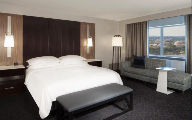 Corner High Floor Guest room Charles river view